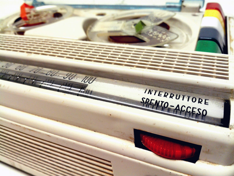 magnetofono grabador cinta sonido geloso italia plastico func 220v 10x26x16.7 1u